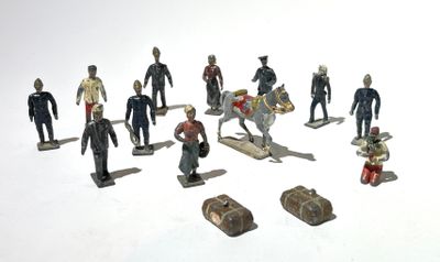 Ensemble de 11 soldats de plomb polychromes.