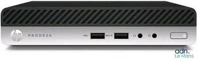un gros plan d'un ordinateur de bureau HP ProDesk sur fond blanc