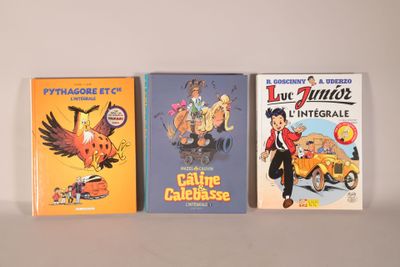 trois livres qui se trouvent l'un à côté de l'autre