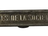 une photo d'un panneau métallique sur lequel est inscrit « les de la solite »