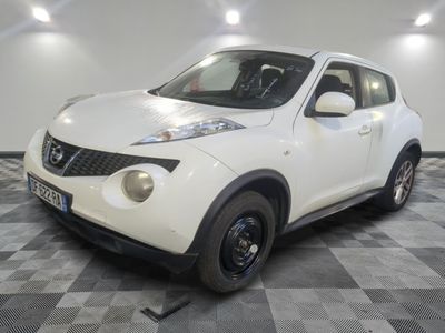 a picture of a white nissan juke suv