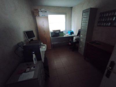 VENTE EN UN LOT SUR DESIGNATION DES MOBILIERS, MATERIELS ET STOCK SUIT