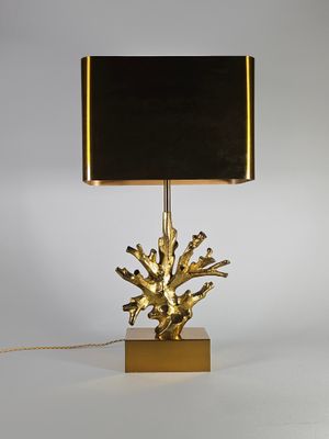 lampe de table en laiton avec abat-jour noir et pied doré
