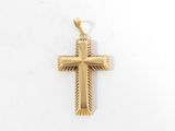 pendentif en forme de croix en or sur fond blanc