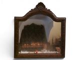 une photo du reflet d'une montagne dans un miroir