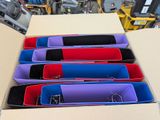 une boîte contenant plusieurs bacs de différentes couleurs