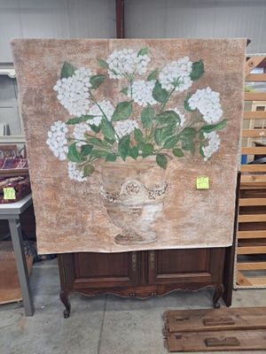 une photo d'un tableau représentant un vase orné de fleurs