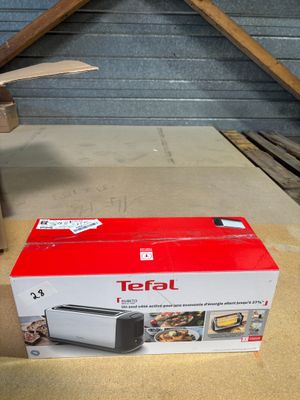 a box of tefal on the floor next to a knife