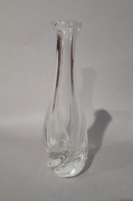 LOT DE DEUX VASES Comprenant : SAINT LOUIS Vase soliflore En…