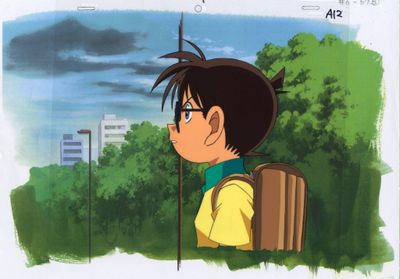 scène d'anime montrant un garçon avec un sac à dos contemplant la ville
