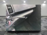 une photo d'une photo d'une voiture sur laquelle on voit un volant