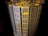 une photo d'une poubelle contenant beaucoup de pièces de monnaie