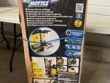la boîte est ouverte et prête à être emballée avec son contenu