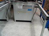 une photo d'une machine dans un atelier d'usine