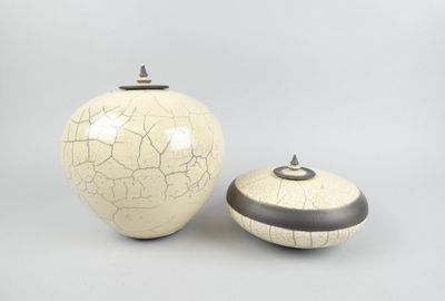 Céramique: Pots couverts en faïence signé *SELLESGAH M.