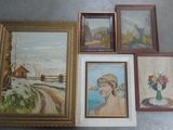 plusieurs tableaux encadrés représentant une femme et un vase de fleurs