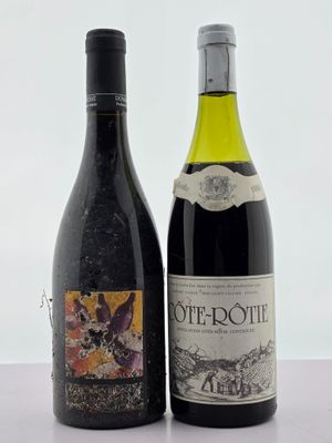 deux bouteilles de vin posées l'une à côté de l'autre sur une table