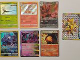 beaucoup de cartes pokemon différentes sur la table