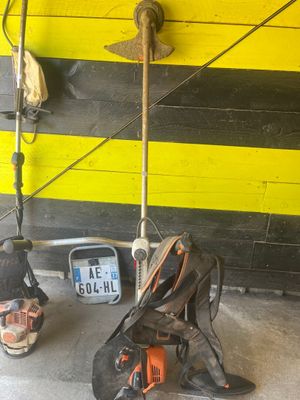a pair of shoes and a pair of skis on the ground
