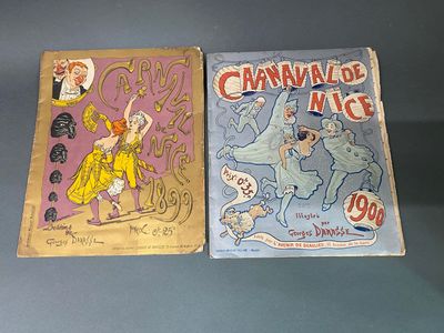Il y a deux livres posés sur une table : l'un est une bande dessinée et l'autre est une bande dessinée.