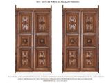 une image représentant une paire de portes en bois ornées de sculptures