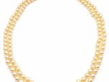 un collier de perles de culture et de diamants