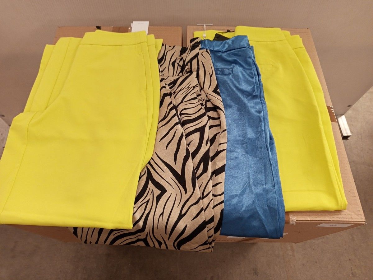 Lot de 50 pantalons (très grande variété de modèle) - pour femmes - 100% marques - Neuf, avec étiquette - 2 cartons