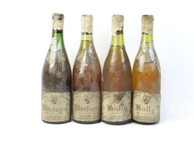 trois bouteilles de vin posées les unes à côté des autres sur une surface blanche