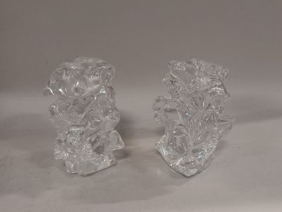 -Ensemble de verrerie forme libre comprenant deux bougeoirs …