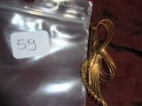 un sac sur lequel est représentée une paire de boucles d'oreilles en or