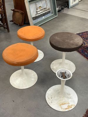 three stools are sitting in a room with a rug on the floor
