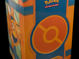 une boîte dans laquelle se trouve une figurine de Pokémon