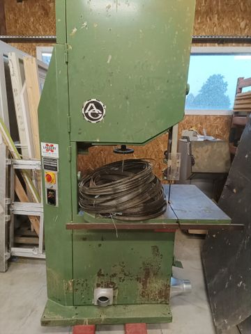 Scie à ruban AGAZZANI AG 700 de 1983. Vendu sur désignation. Cond...