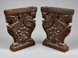 paire de corbeilles en bois sculpté ornées d'oiseaux et de fleurs