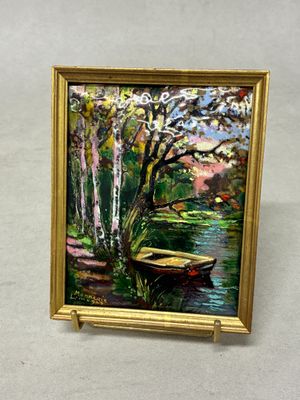 un tableau représentant un bateau sur l'eau, près d'un arbre
