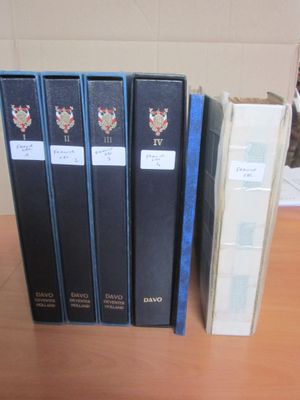 Un carton avec 4 albums DAVO France oblitéré non complet des… - Photo 1