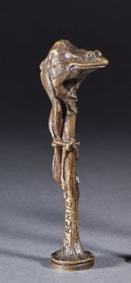 paire de figurines en bronze représentant une femme et un oiseau