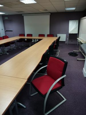 1 Ensemble DE 10 Fauteuils Tissus Rouge ET Noir Armatures ME…