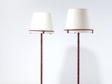 une paire de lampadaires de style « person »