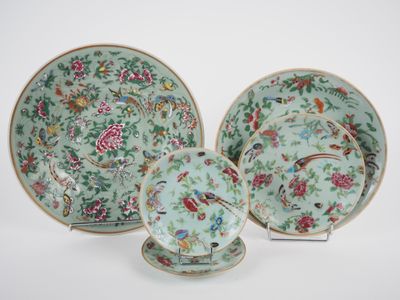 Chine, fin XIXe siècle Ensemble de porcelaines de Canton, à …