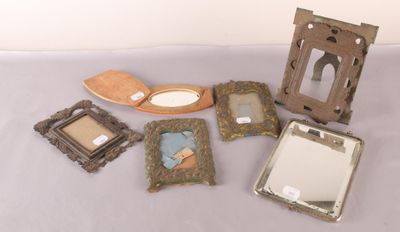 [ DIVERS ] Réunion d'objets divers comprenant : - Cinq cadre… - Photo 1