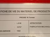 a red and white sign that says fiche de vie du water de production