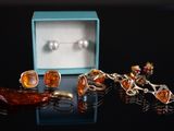 une boîte contenant des bijoux