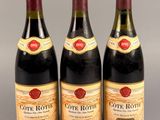 trois bouteilles de vin posées l'une à côté de l'autre sur une table