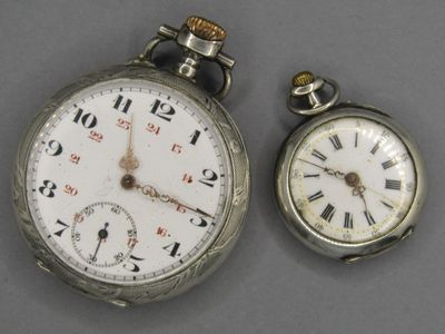deux montres de poche en argent comportant des chiffres romains