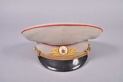 Casquette d’officier soviétique en drap beige et passepoil r…