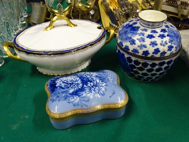 Soupière, bonbonnière en porcelaine de limoges, pot couvert extrê...