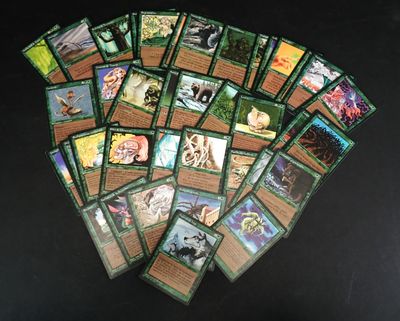 beaucoup de cartes sur la table