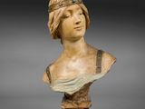 une image représentant le buste d'une femme portant un foulard sur la tête