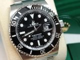 Montre Rolex Submariner avec cadran noir et lunette noire